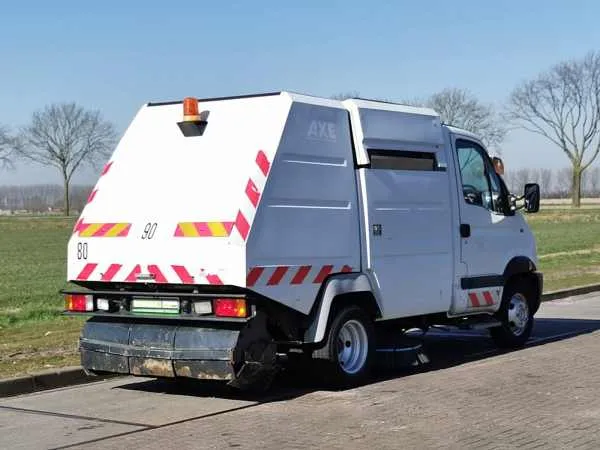 Renault Mascott 110 -35 SWEEPER Image 3